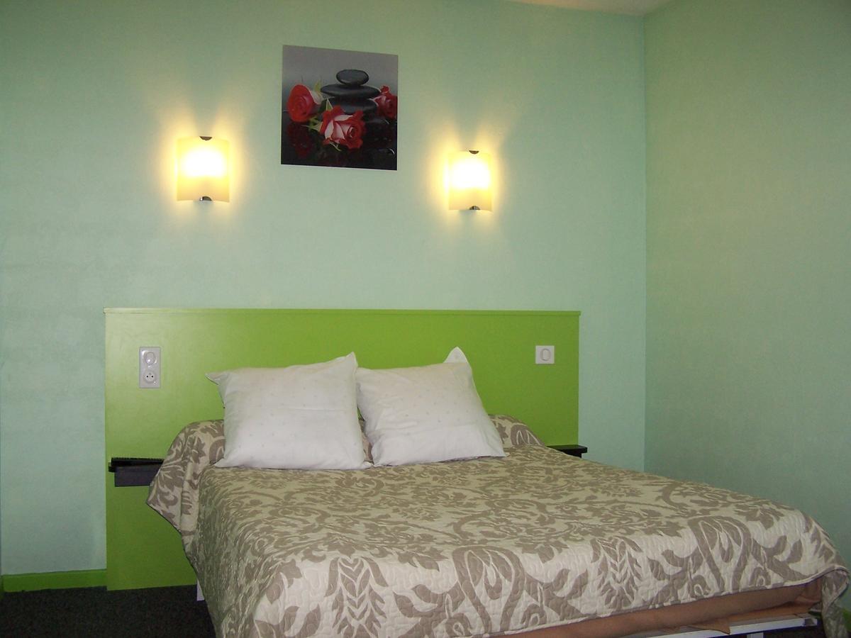 Le Lichou Hotel Vallon-en-Sully Екстериор снимка
