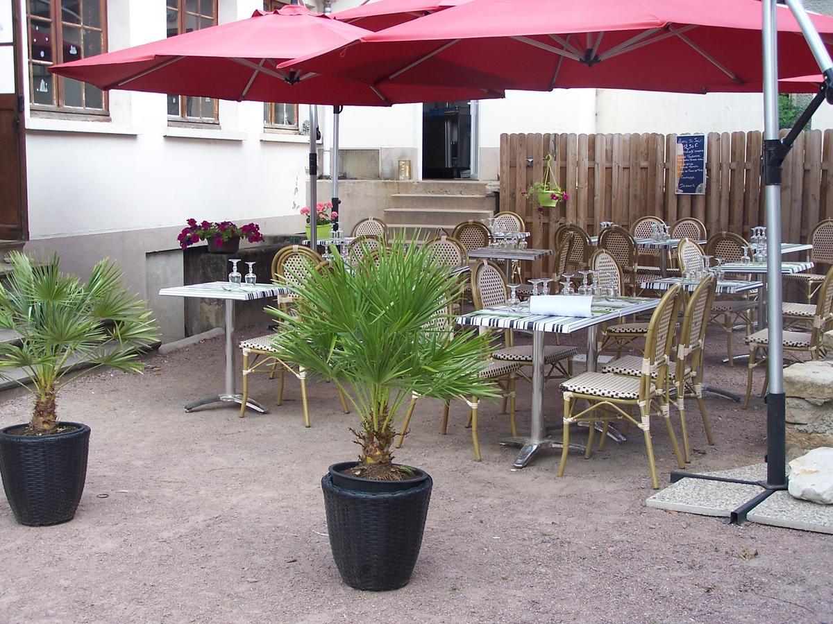 Le Lichou Hotel Vallon-en-Sully Екстериор снимка